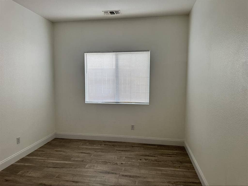 Room with shared bath in Murrieta