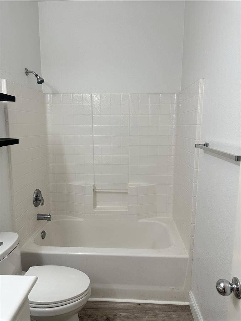 Room with shared bath in Murrieta