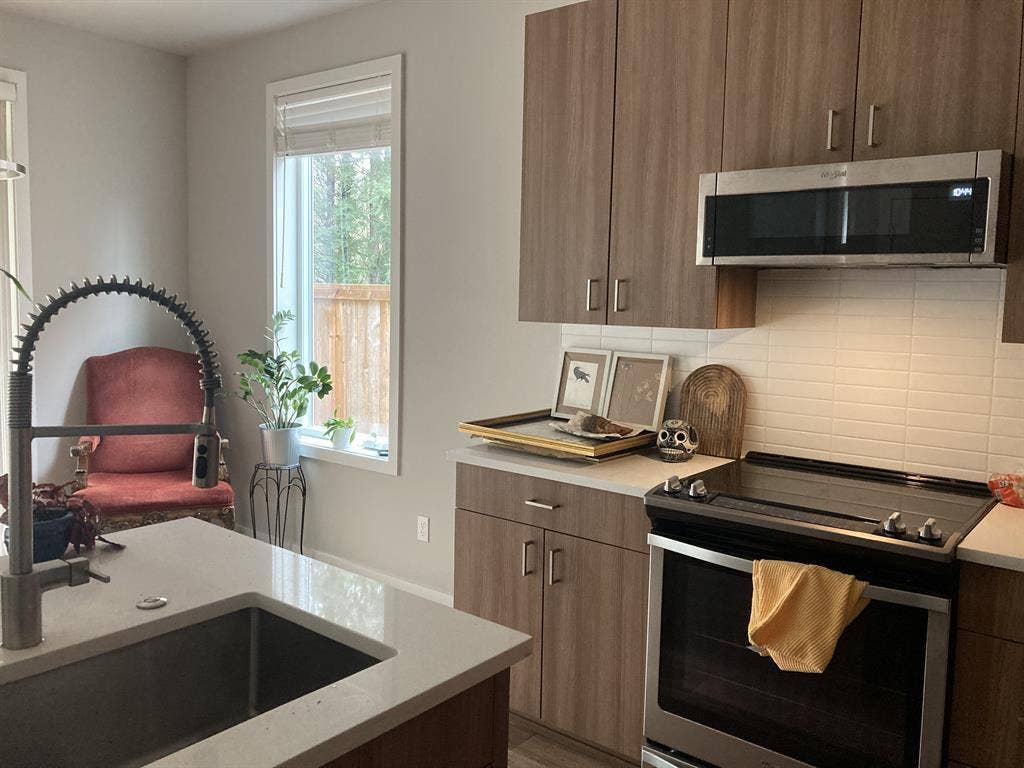 share bright house with yard