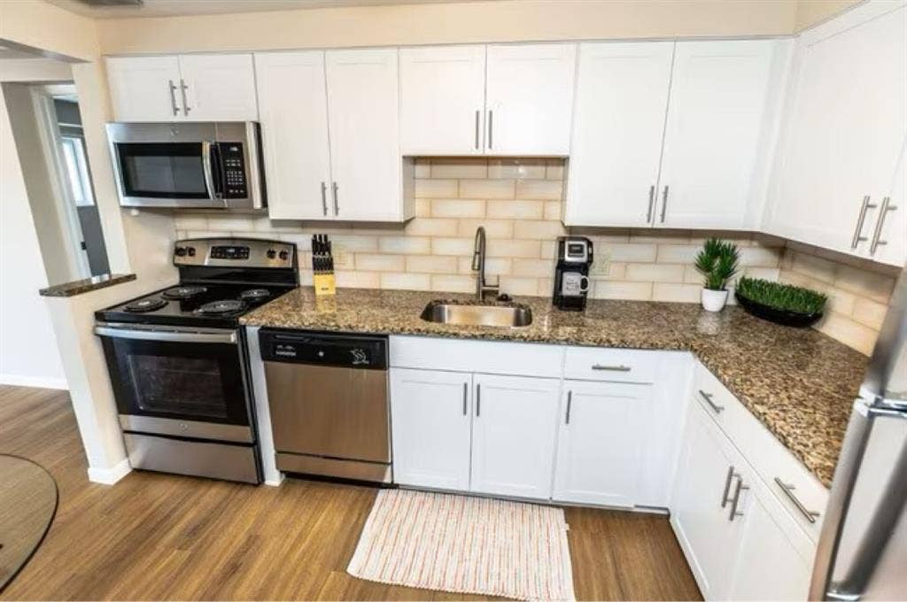 Lease Takeover- Discount! 2 bd/bth