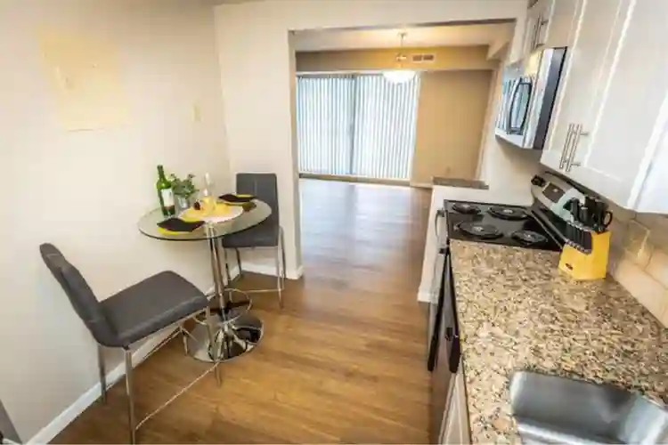 Lease Takeover- Discount! 2 bd/bth