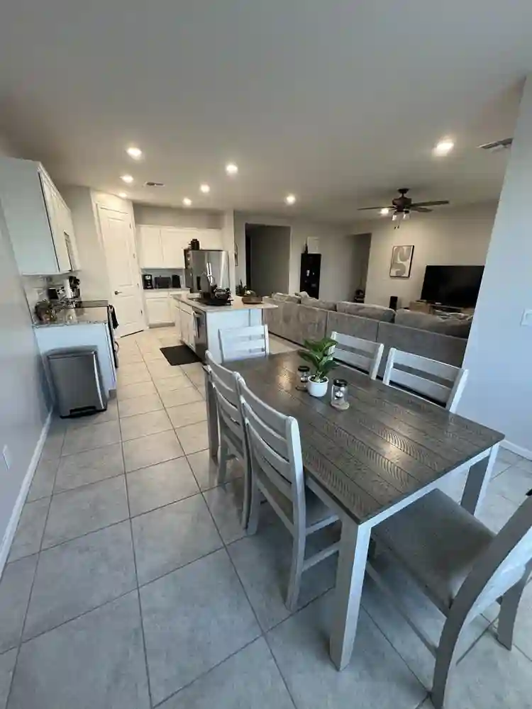 Looking for Roommate in Surprise!