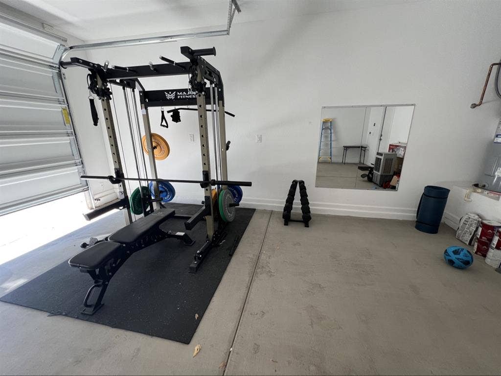 Looking for Roommate in Surprise!