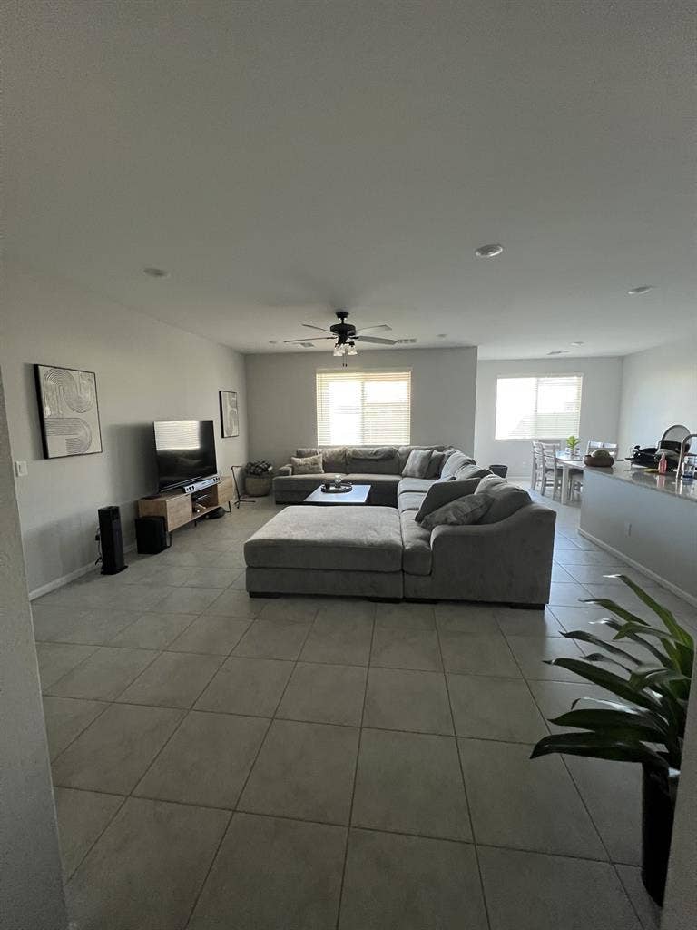 Looking for Roommate in Surprise!