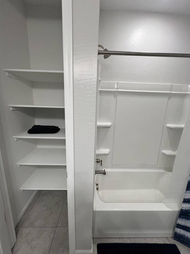 Looking for Roommate in Surprise!