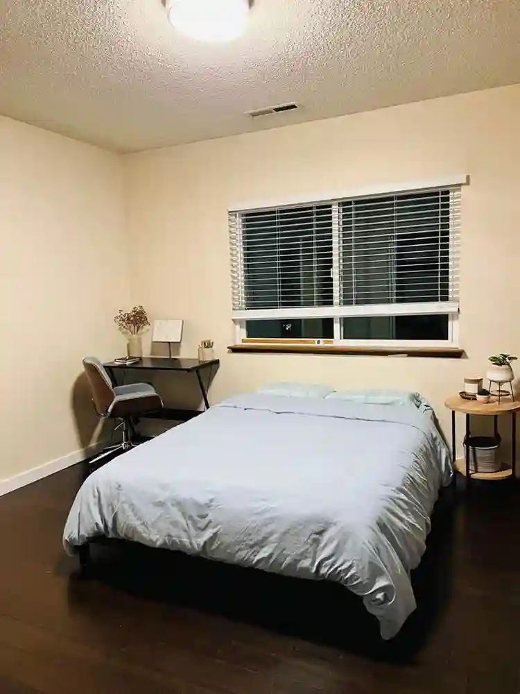 Private Room with Shared Bathroom