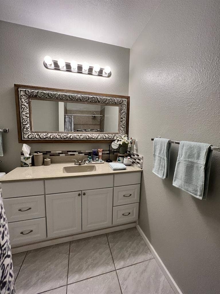 Private Room with Shared Bathroom