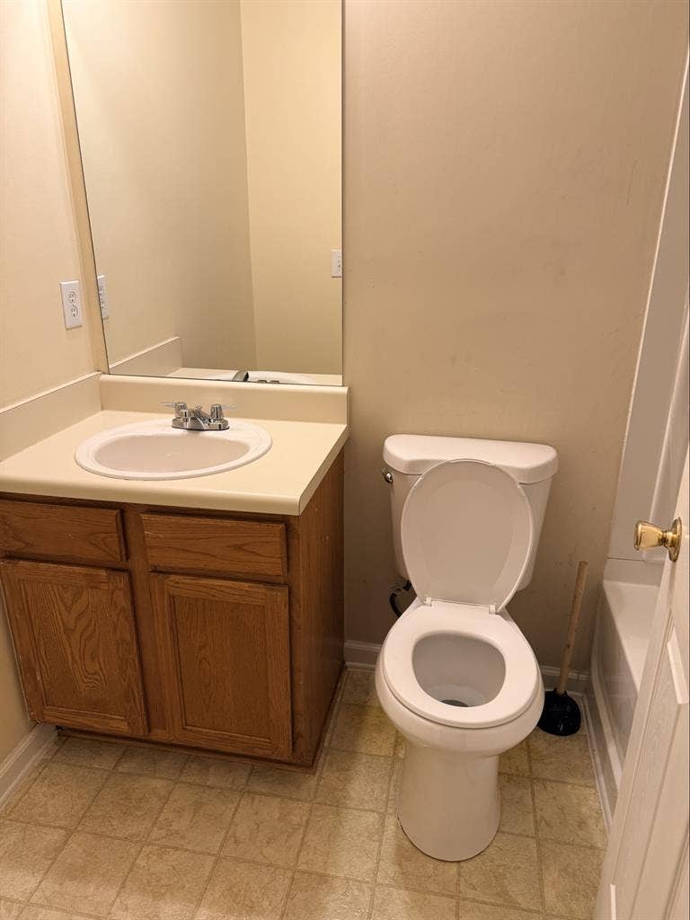 Spacious Private Bed and bathroom