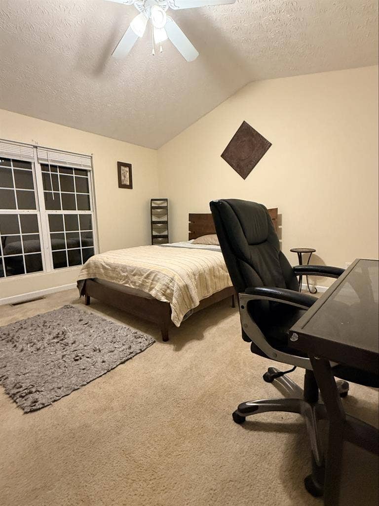 Spacious Private Bed and bathroom