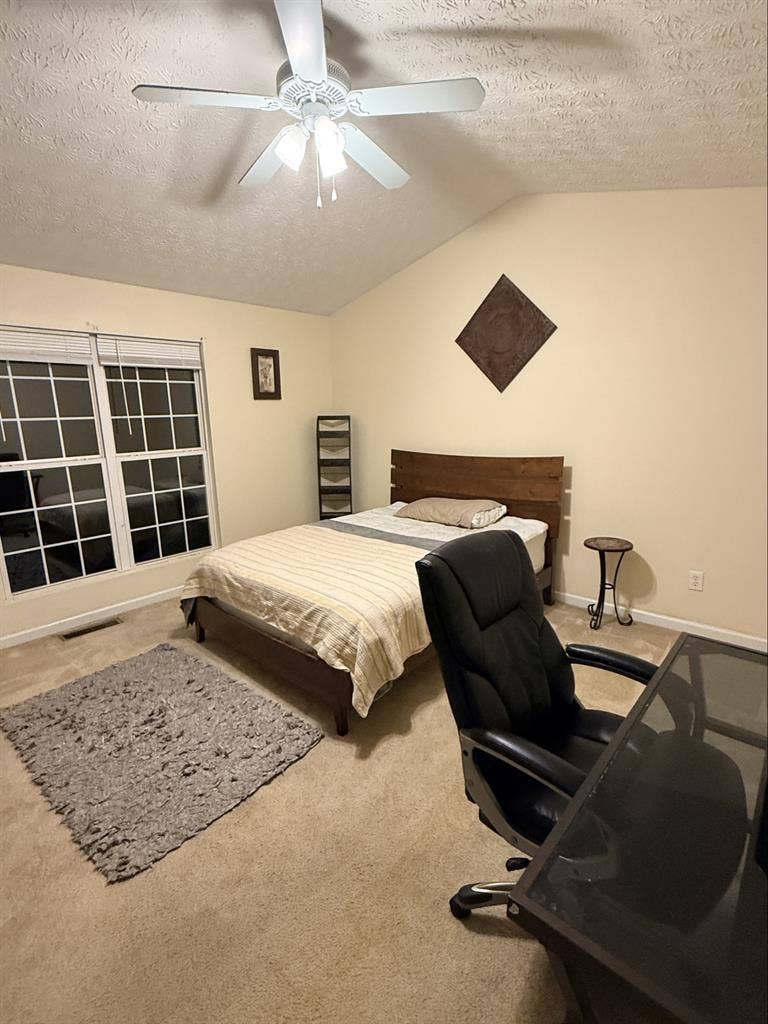 Spacious Private Bed and bathroom