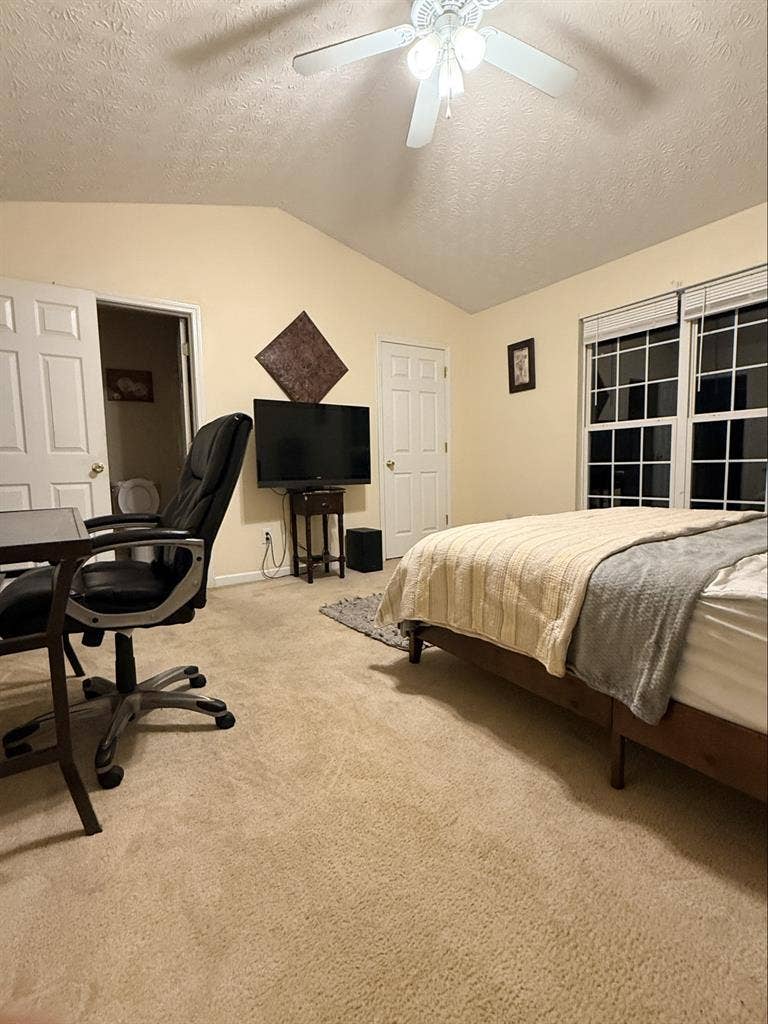 Spacious Private Bed and bathroom