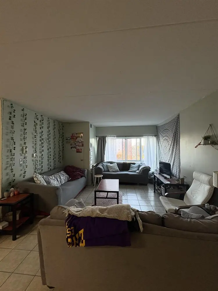 WATERLOO FEMALE SUBLET!