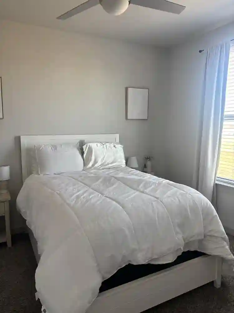 Private room w/bath and closet!