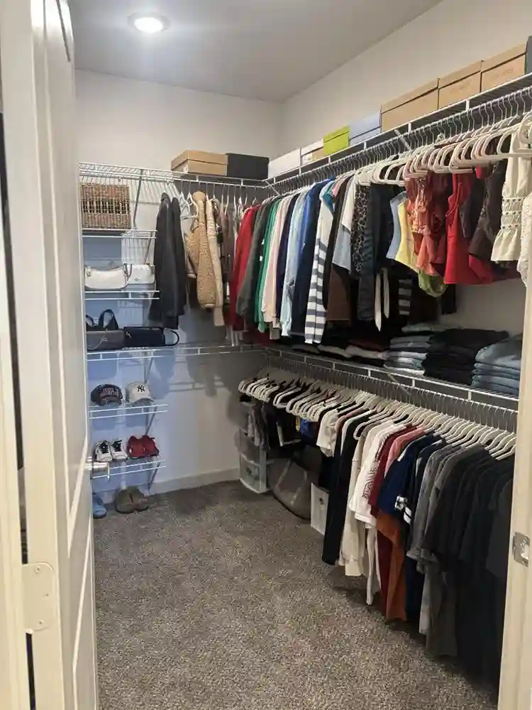 Private room w/bath and closet!