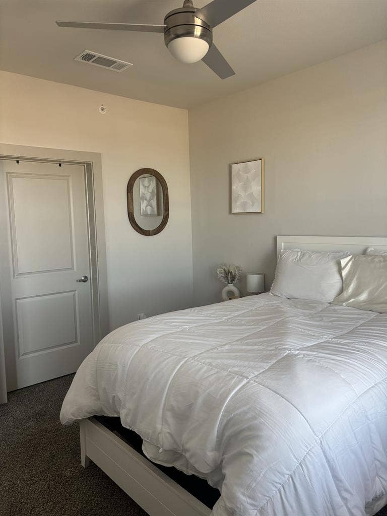 Private room w/bath and closet!