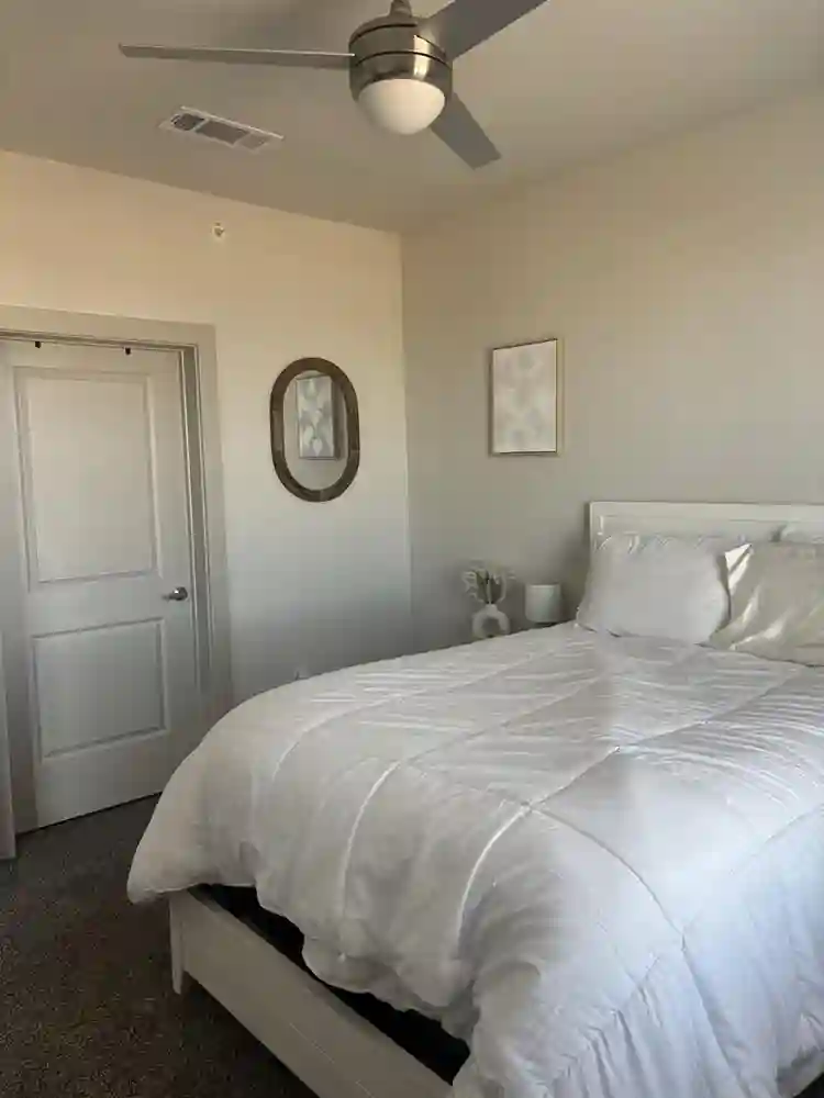 Private room w/bath and closet!