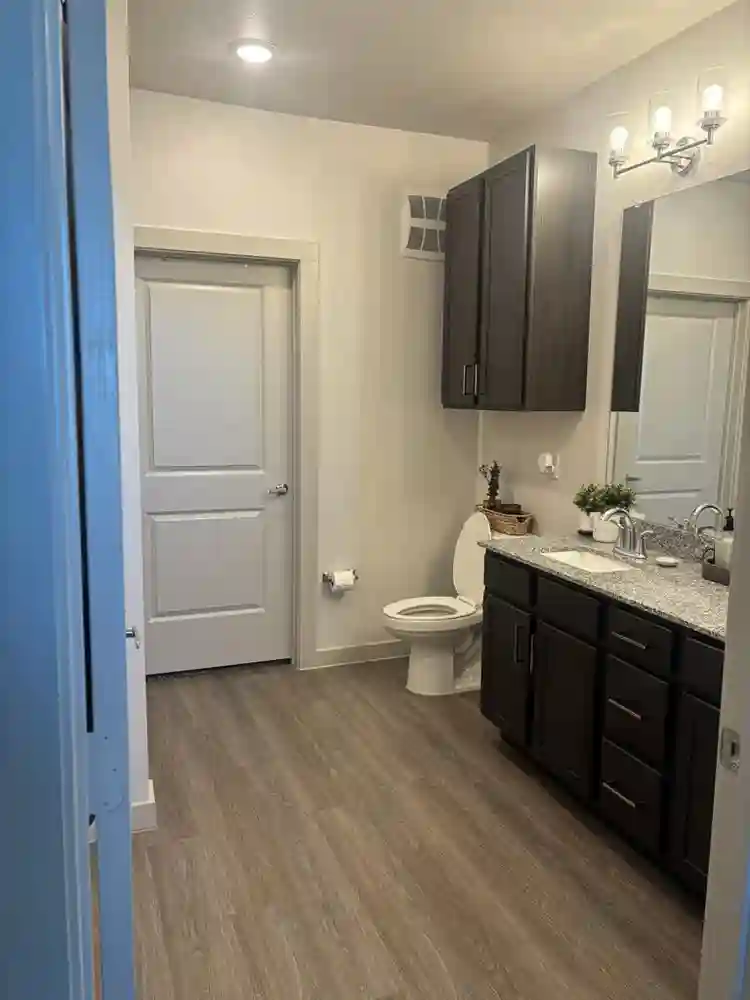 Private room w/bath and closet!