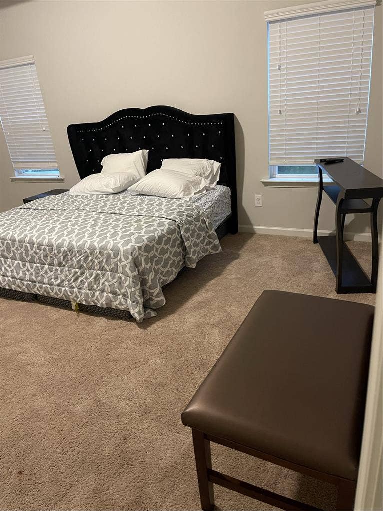 Masterpiece  MasterBEDROOM 4 rent