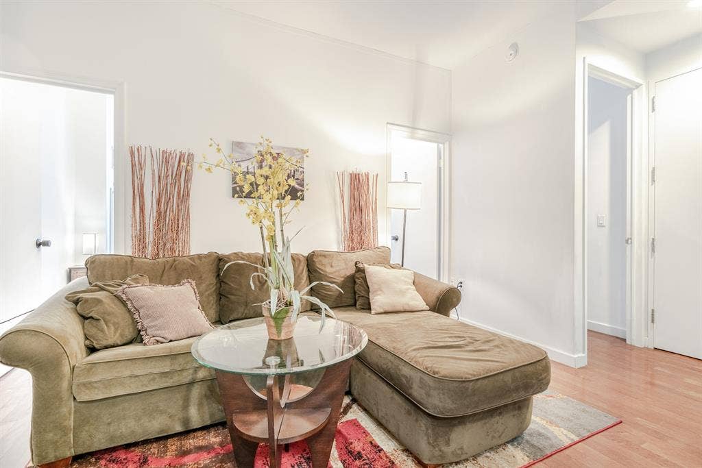 ✨Live in Furnished Room in Midtown✨