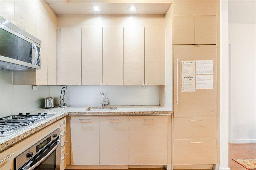 ✨Live in Furnished Room in Midtown✨