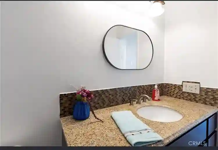 Looking for a female roommate