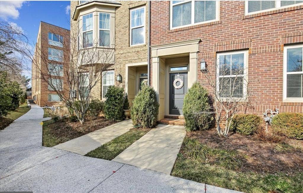 @ Metro w/ Utilities & Own B
athroom