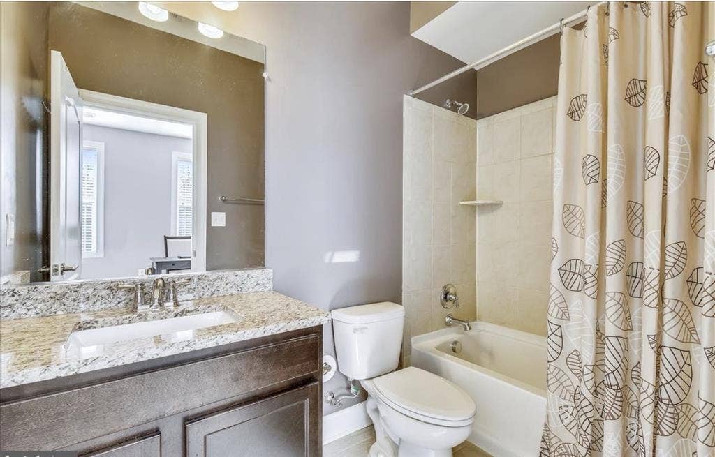 @ Metro w/ Utilities & Own B
athroom