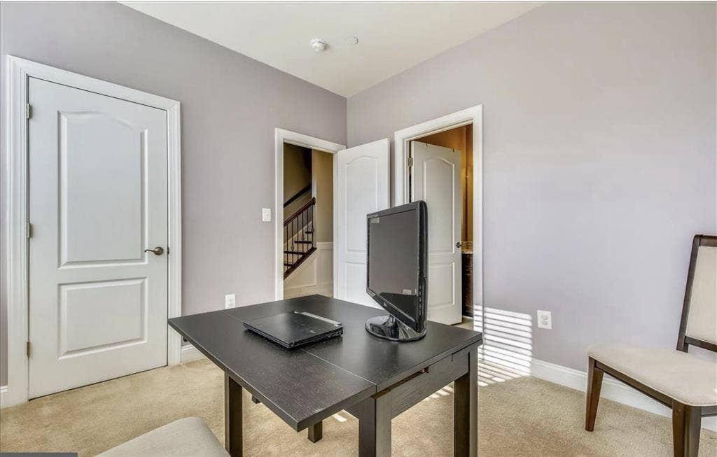 @ Metro w/ Utilities & Own B
athroom