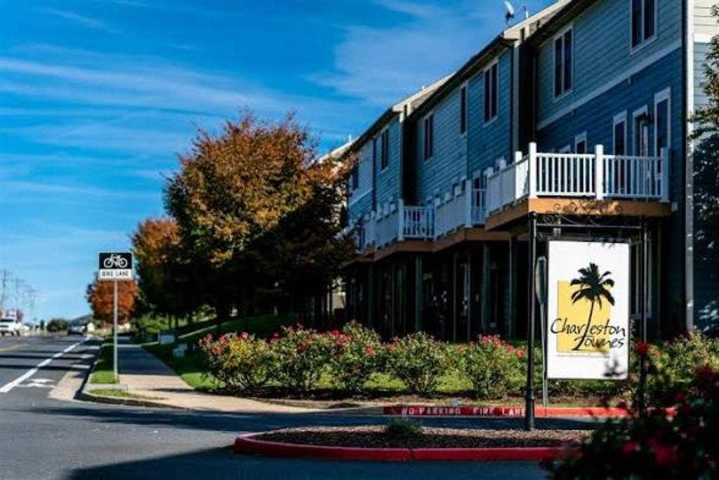 Looking for a fourth roomate!