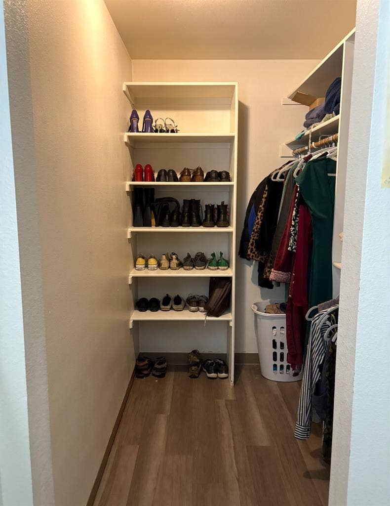 Looking for girl roommate!