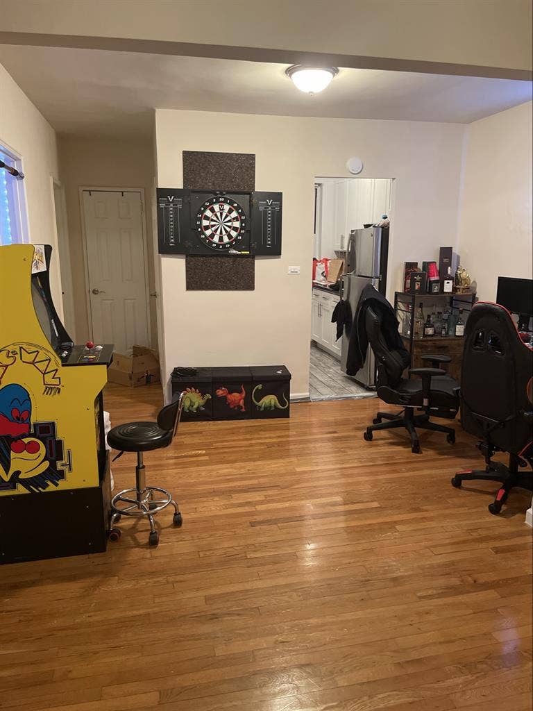 Queens apartment 
room for rent