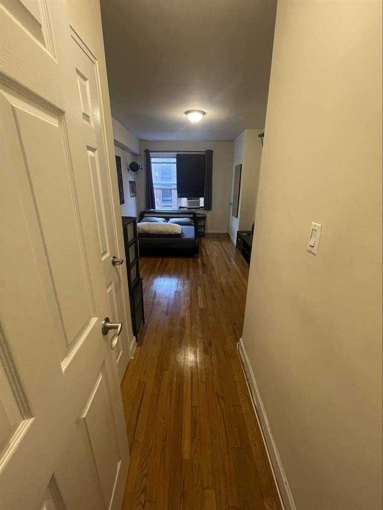 Queens apartment 
room for rent