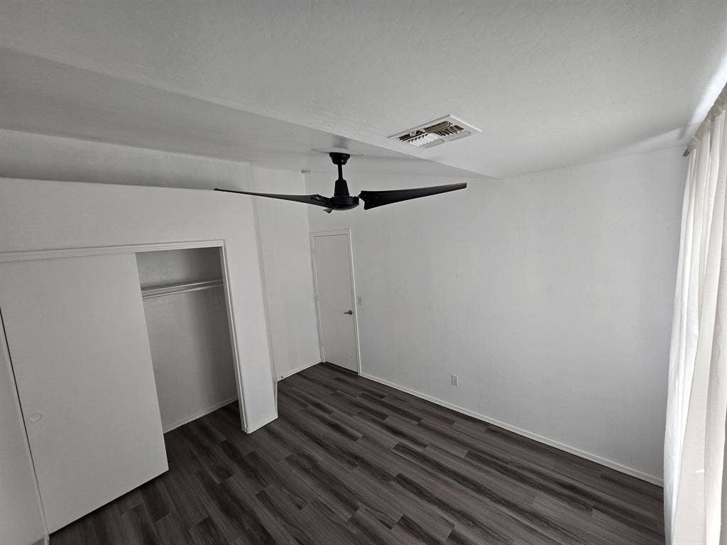 White Canvas Room Available in PHX