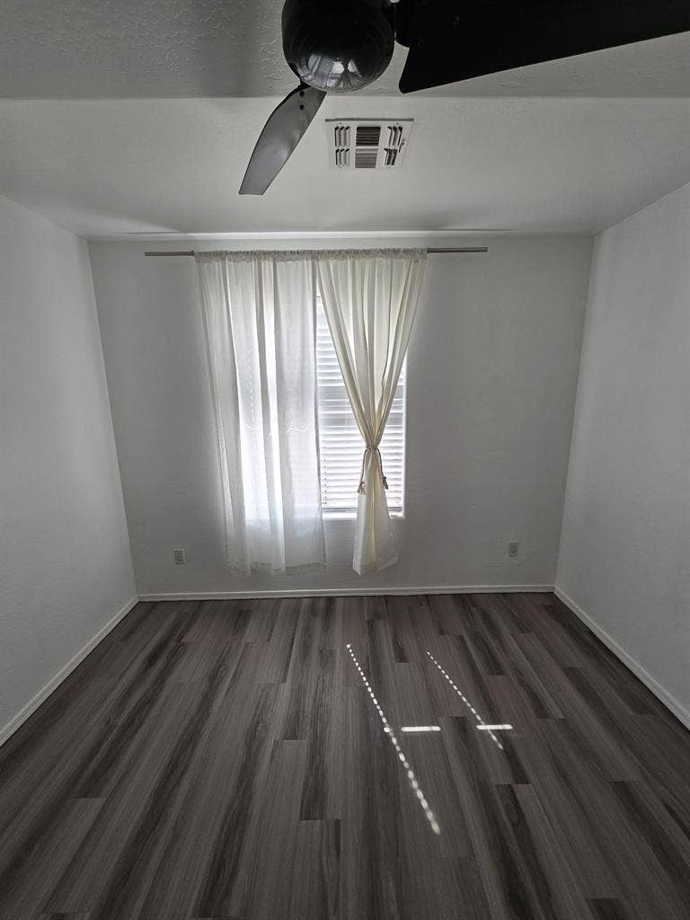 White Canvas Room Available in PHX