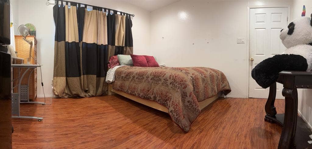 Furnished room