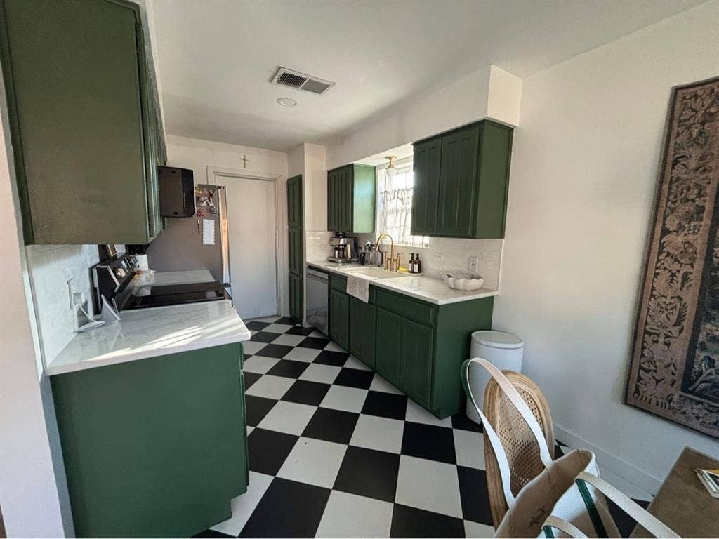 Female Roommate for Private Room