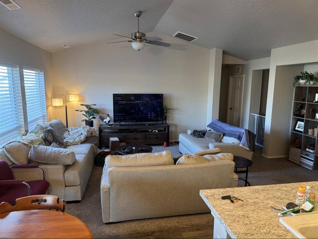 Room in Kuna. Available Jan 1st