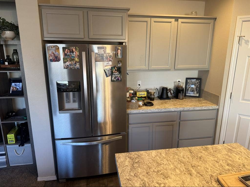 Room in Kuna. Available Jan 1st