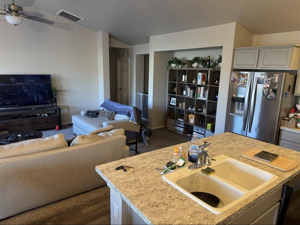 Room in Kuna. Available Jan 1st