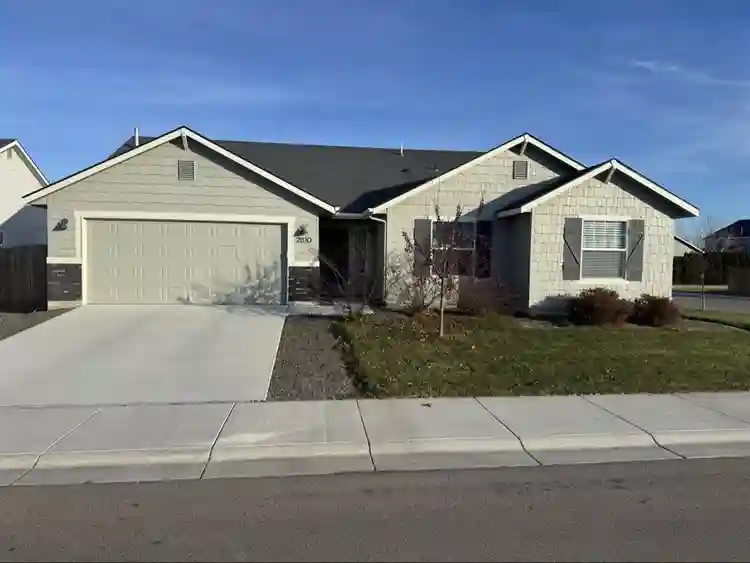 Room in Kuna. Available Jan 1st