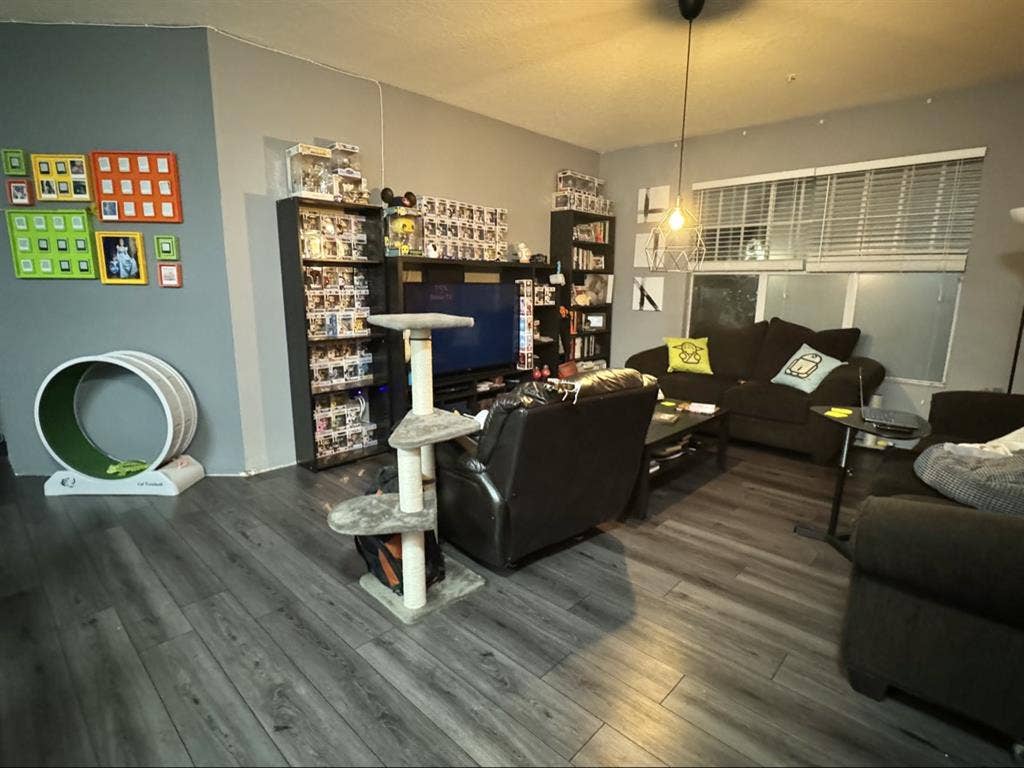 Furnished room in Metrowest (JUNE)