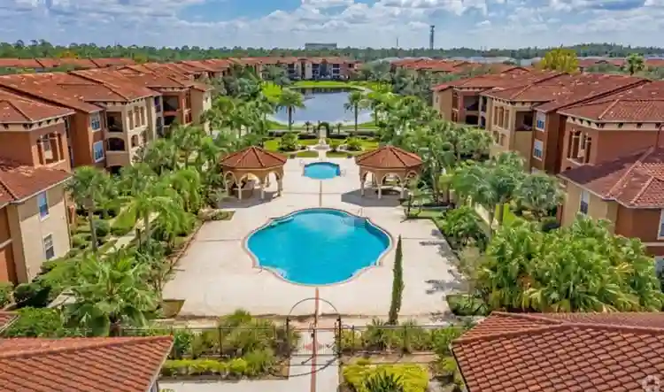 Furnished room in Metrowest