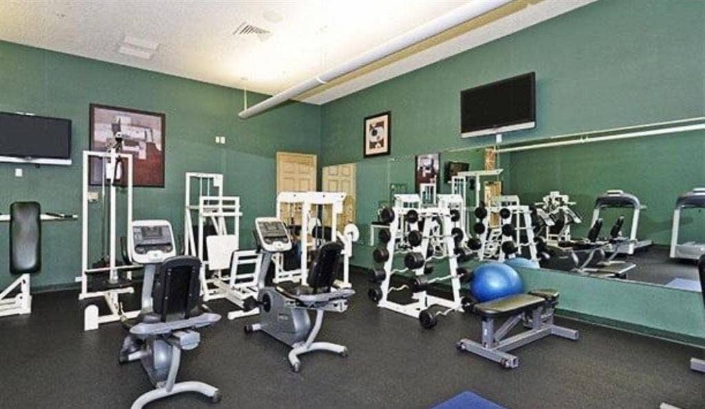 Furnished room in Metrowest (JUNE)