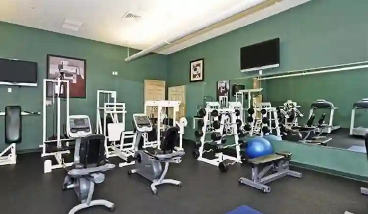 Furnished room in Metrowest