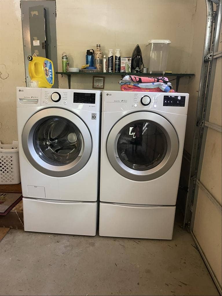 Quite home room available Jan 7th