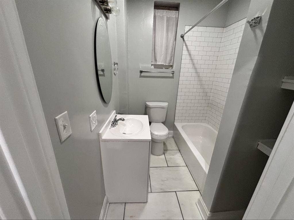 1BR apartment in Pilsen Available!