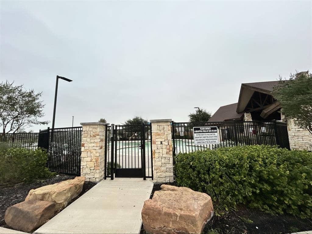 Looking for quiet easygoing roomate