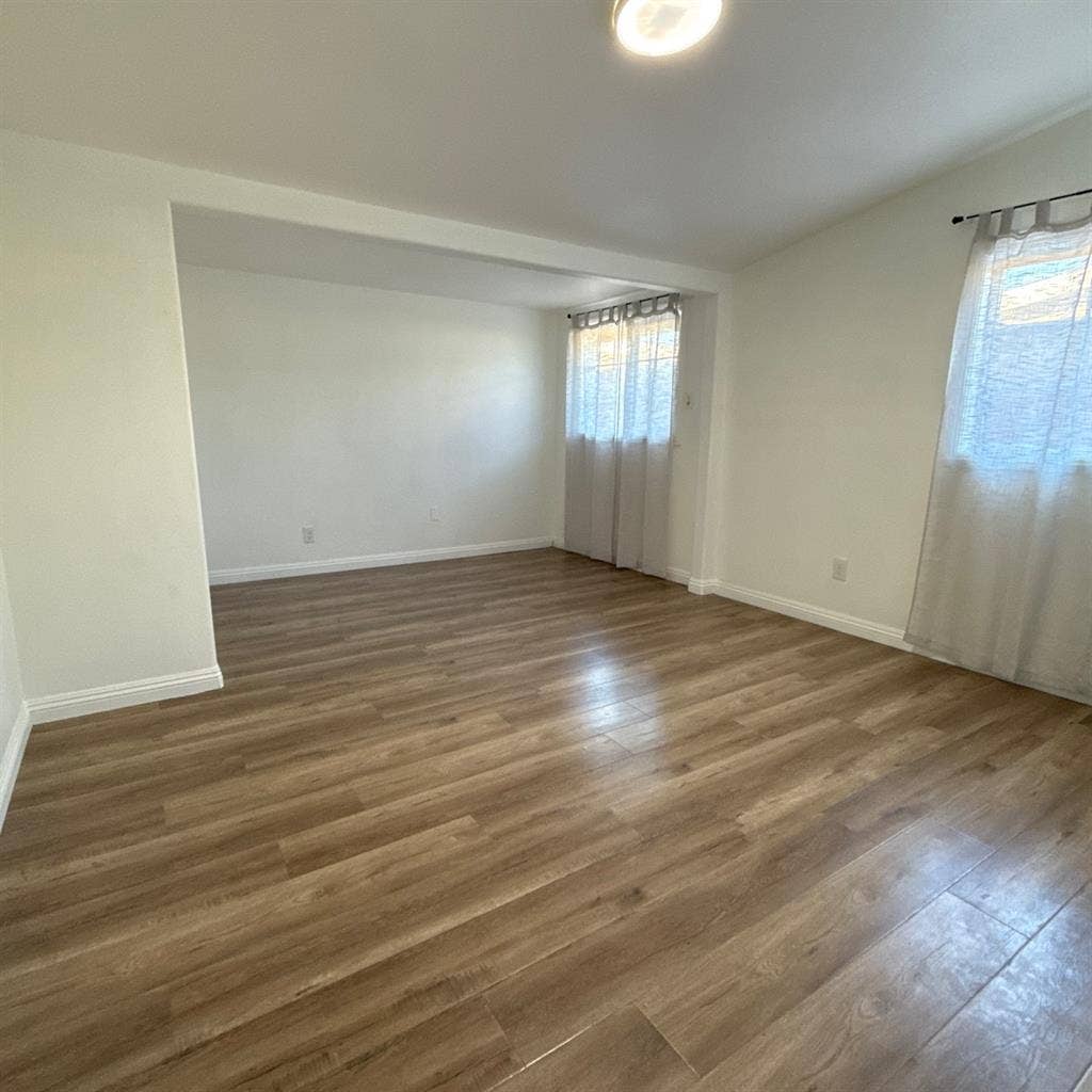 Room for rent available now