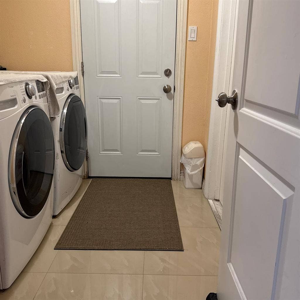 Room for rent available now