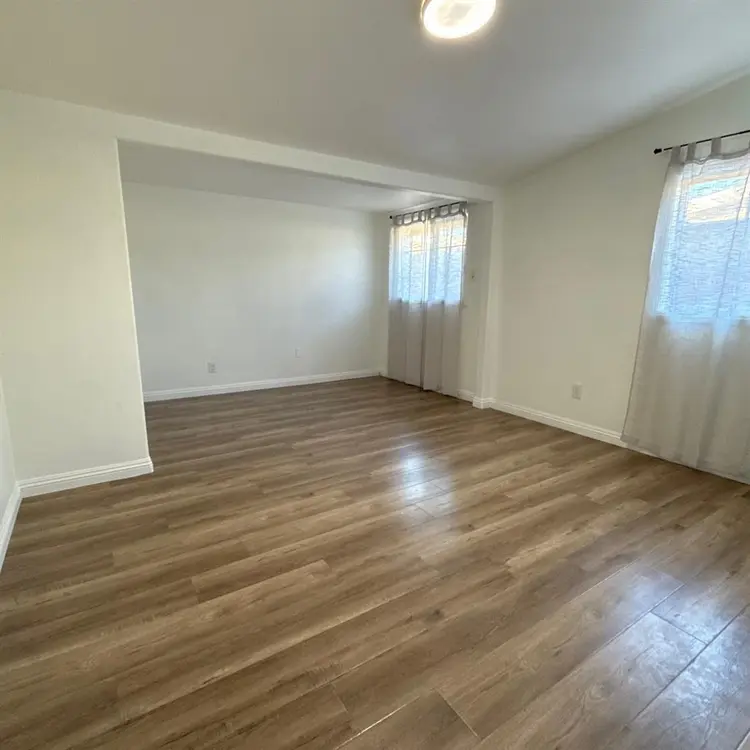 Room for rent available now